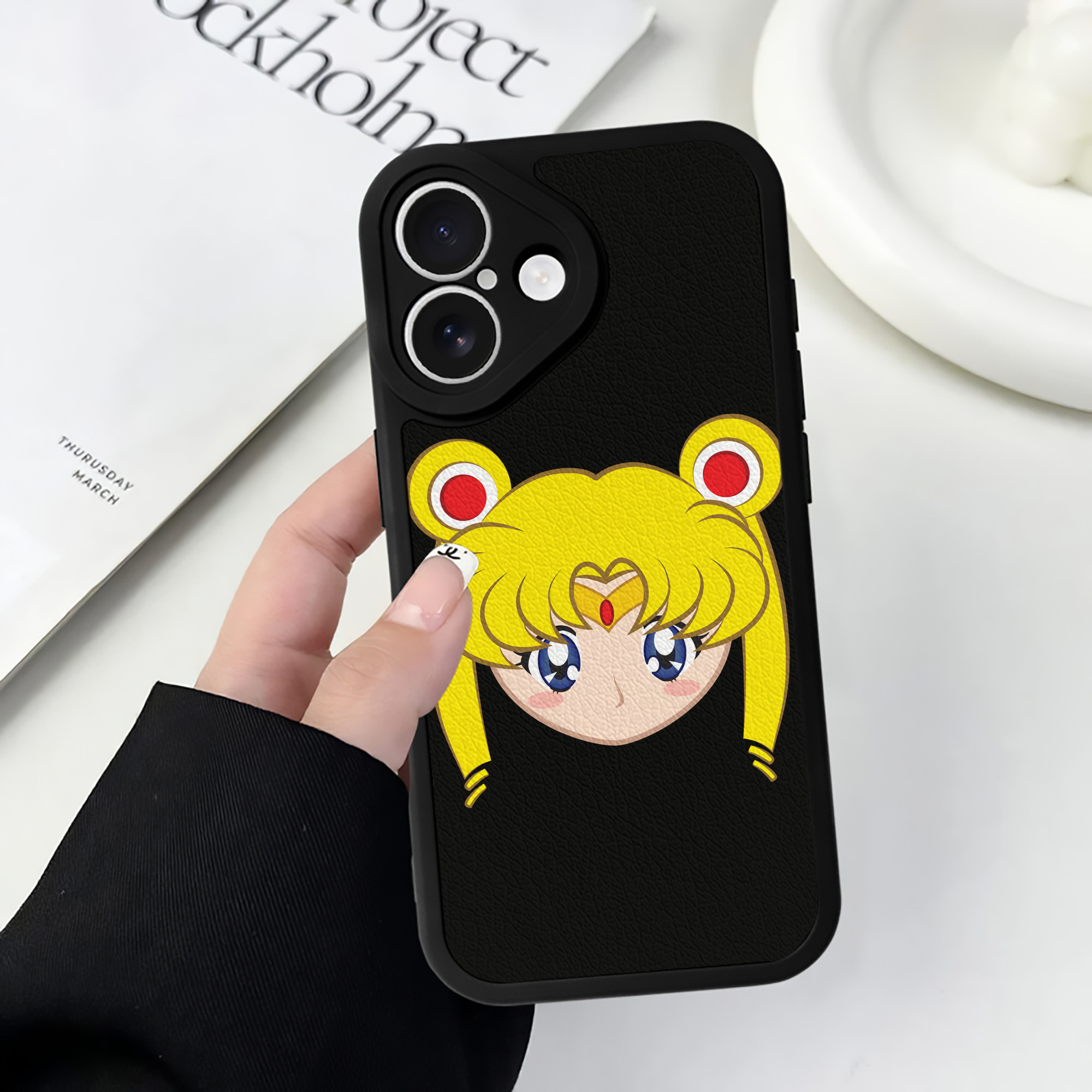 （画像用） 美少女戦士セーラームーン 月野 うさぎ つきの うさぎ Sailor Moon Tsukino Usagi 【iPhone 16シリーズ対応】シリコンスマホケース（レザー調） 材質：シリコン